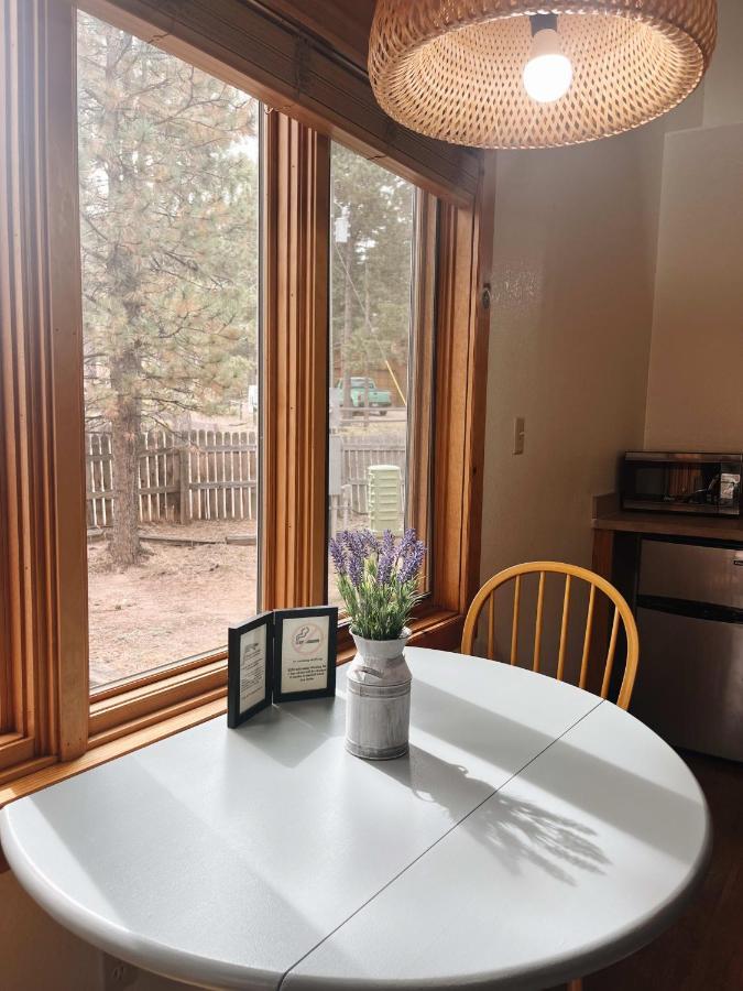 Cozy Cabin Suite Bed And Breakfast Woodland Park Bagian luar foto